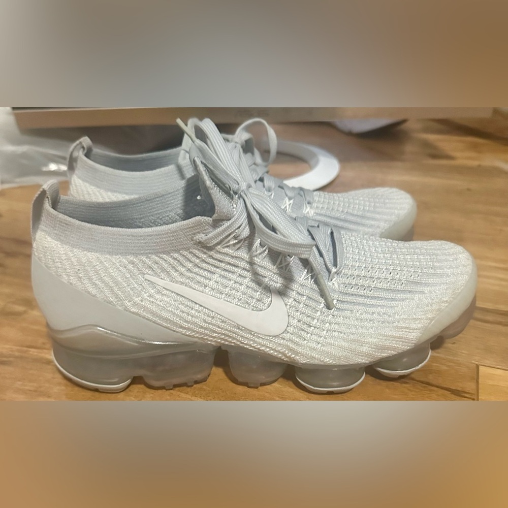 Brand new Nike shoes! These are beautiful!